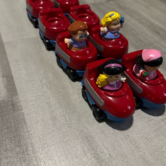 Vintage Fisher Price Little People 2001 Red and Blue Train and Cars - Picture 2 of 2